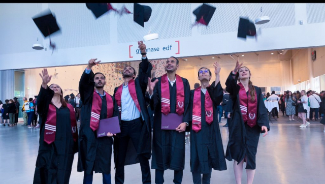 Doctorant(e)s IBISC STIC Paris-Saclay, promotion 2022. De gauche à droite: Maya Sleiman, Hicham Touzani, Mahmoud Khairallah,  Eslem Abouselima, Jeremy Pardo, Victoria Bourgeais